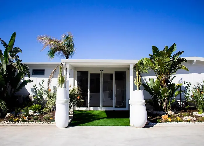 Aurora Beach & SuiteAlbergo